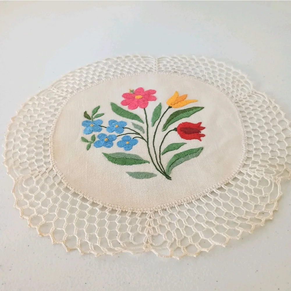 Vintage Hand Embroidered Floral Flower Doily Round Medallion Hungarian? 10